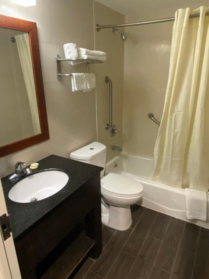 Hotel Jamaica Plaza ニューヨーク エクステリア 写真